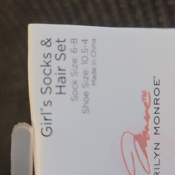 Marilyn Monroe Girl's Socks & Hair Set - Picture 4 of 6